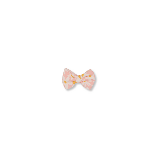 Baby & Toddler Bow | Clip in Hairbow | Handmade | Small Bow | Bowtie Style |  Heart Daisies | Pink | ssclip
