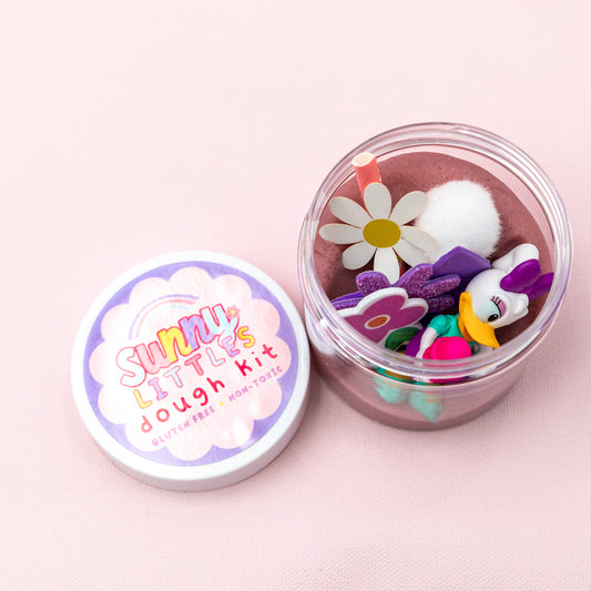 Daisy Play Dough Kit | Sensory Bin Activity | Gluten Free | Non-Toxic | 6oz Jar